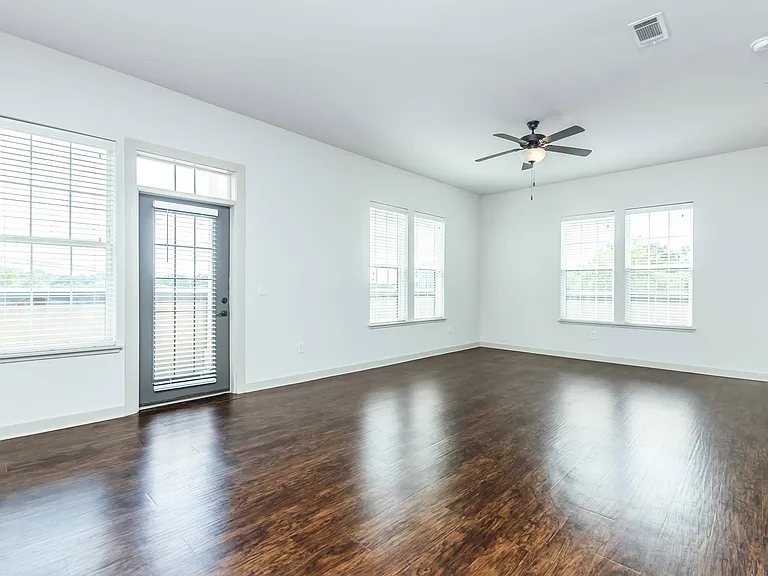 1810 Belcourt — Photo 25