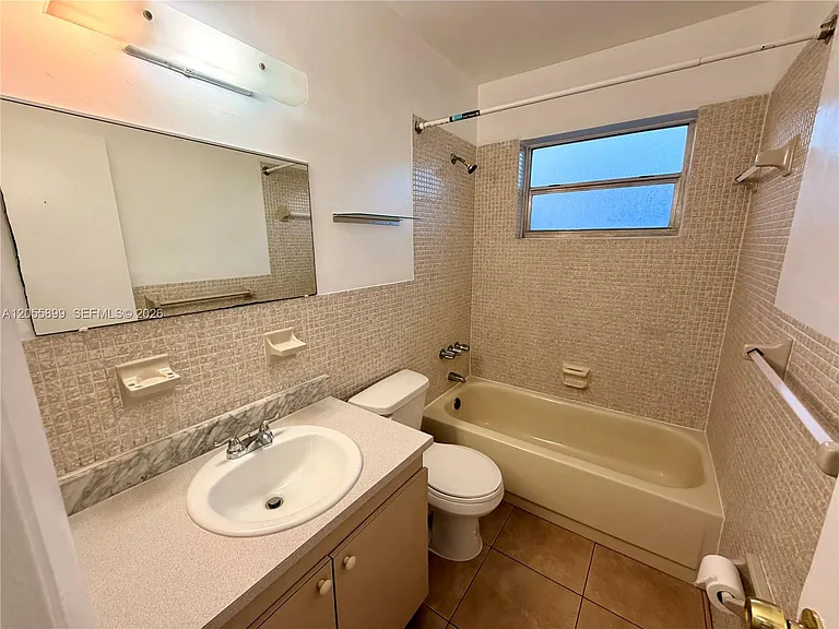 1502 N 57th Ter #1502 — Photo 10
