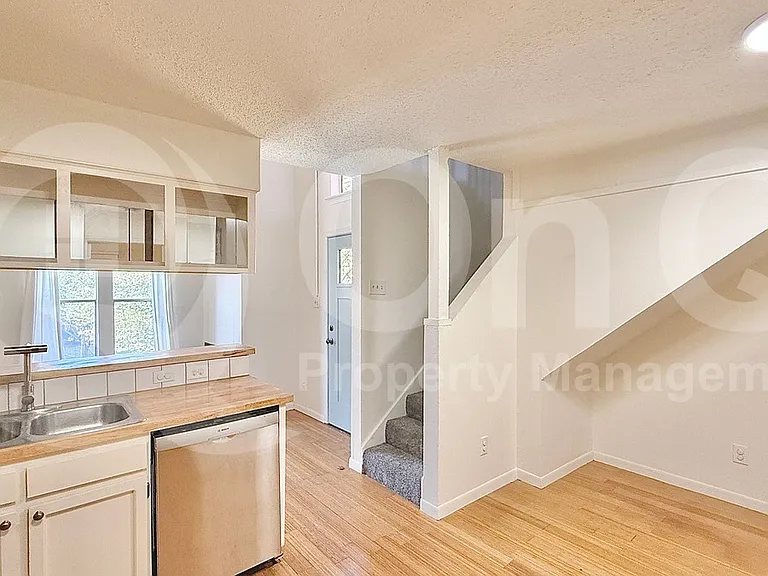 5608 Cougar Dr #220 — Photo 2