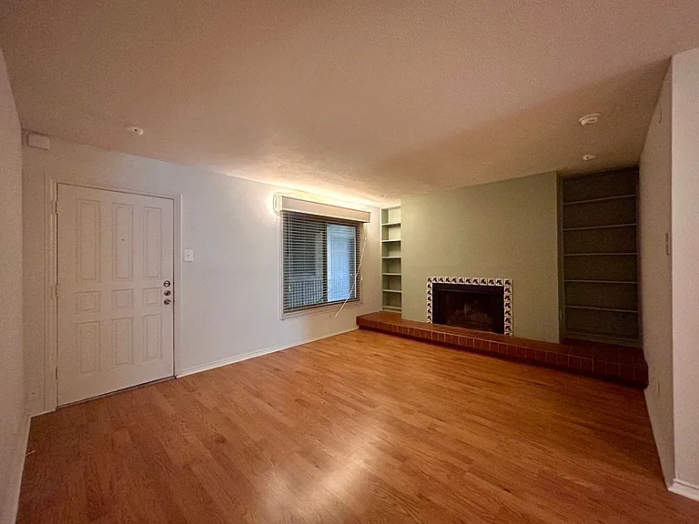 505 W 7th St #207 — Photo 3