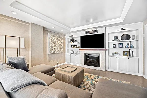 Sold by Compass | media 3