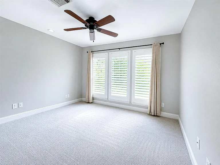 18 Doeskin Pl — Photo 39