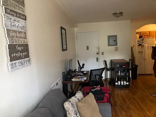 Rented by 18 REALTY | media 23