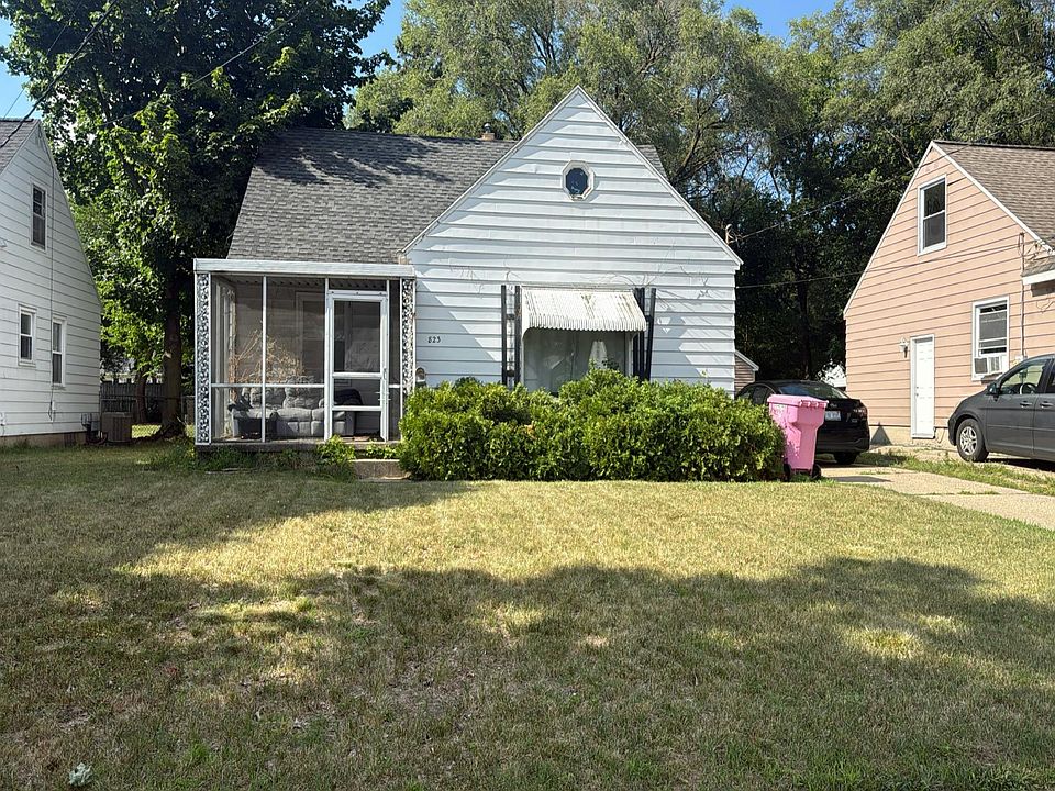 1st image of 823 Blanchard St SW
