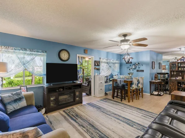 106 LAKE PINE Circle #D-2, Greenacres, FL 33463