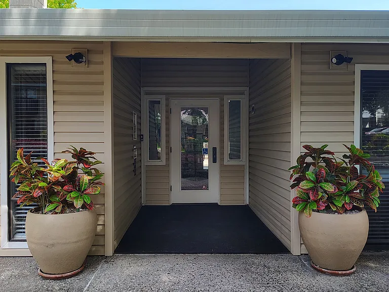 Edgewater — Photo 2