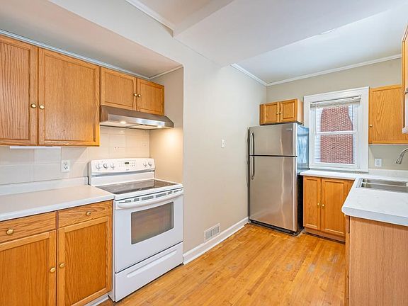 4th image of 110 Summit Ave