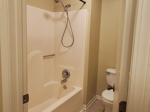 4th image of 504 NE Churchill St