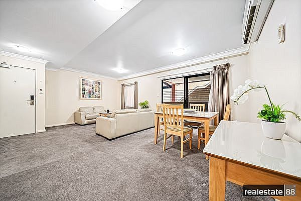 2nd image of 105 Marsh Rd