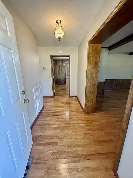 3 bed, 2.0 bath, 2324 sqft, $2,100 — Photo 2