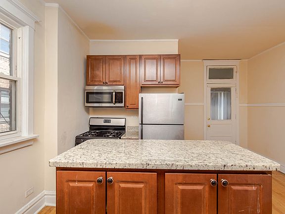 4th image of 3415 W Fullerton Ave #34172