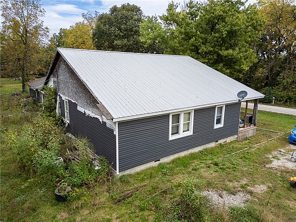 9th image of 32516 N 1700 East Rd