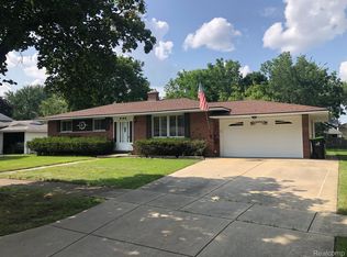 2194 Orchard Lake Dr, Fenton, MI 48430