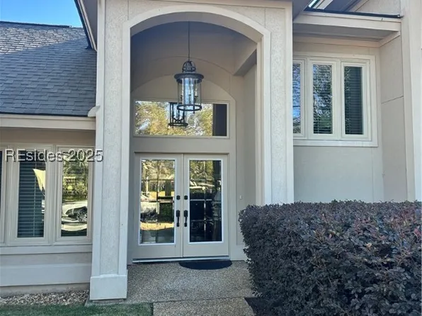 34 Old Fort Dr, Hilton Head Island, SC 29926