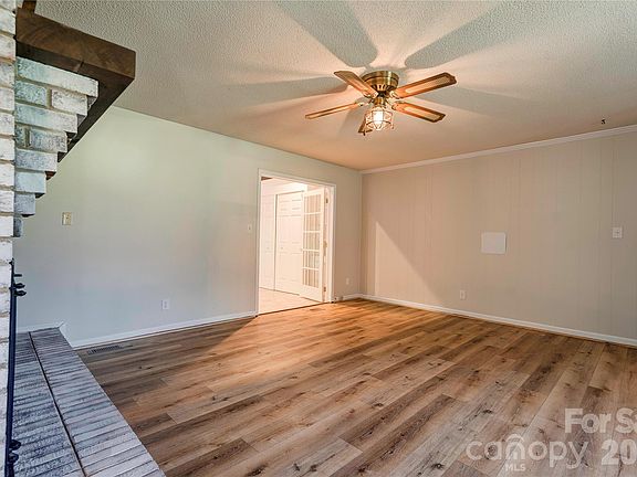 5th image of 106 Dons Ct
