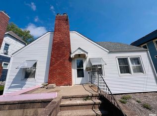 214 W McDonough St, Macomb, IL 61455