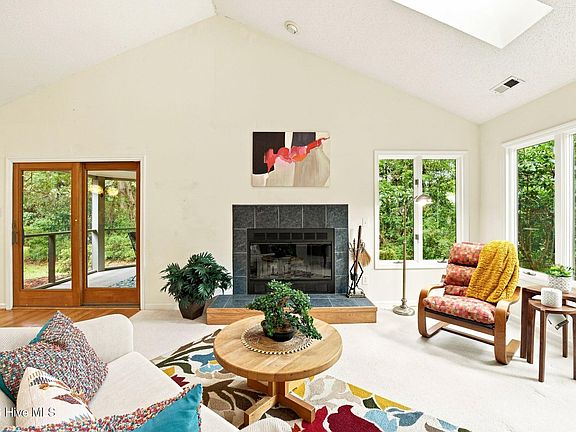 3rd image of 710 Orient Lane