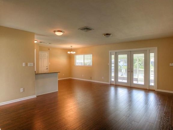 4th image of 5816 Oxford Dr