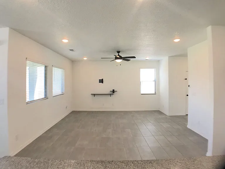 313 Wyatt Ave SW — Photo 4