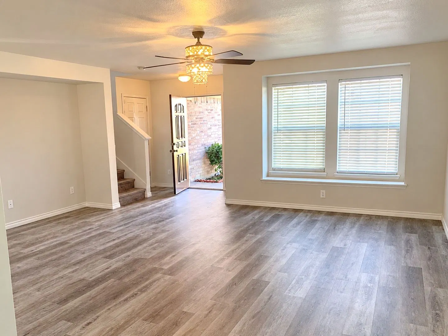 Gorgeous 2-story 4-bedroom home! — Photo 3