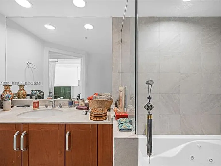 7728 Collins Ave #5 — Photo 28