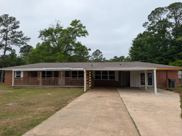 446 Timbers Dr, Dothan, AL 36301