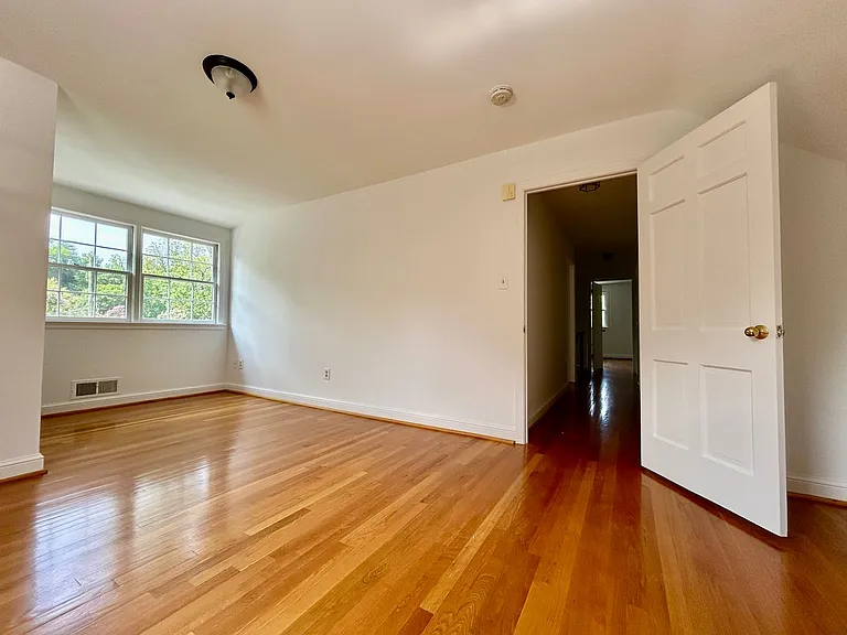 5100 Upton St NW — Photo 36