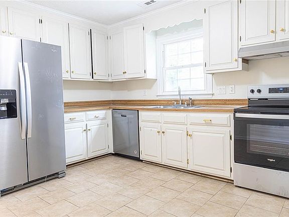4th image of 718 Whisperwood Dr