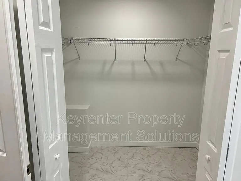 317 Sterling St #B — Photo 20