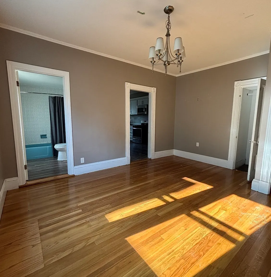 4 bed, 2.0 bath, 1200 sqft, $3,700 — Photo 3