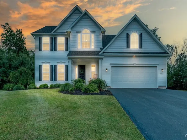 8497 Melo Cir, Clay, NY 13041