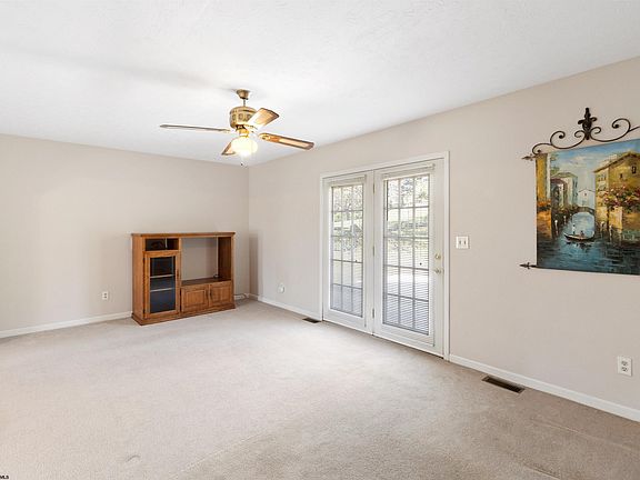 3rd image of 372 Evergreen Dr