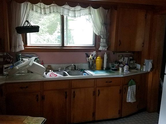 2nd image of 21 Pine St