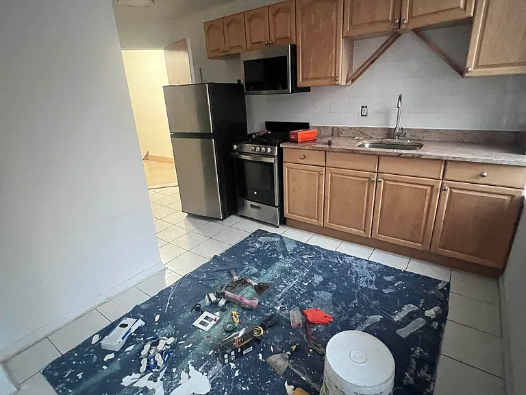 692 9th Ave #5-B — Photo 4