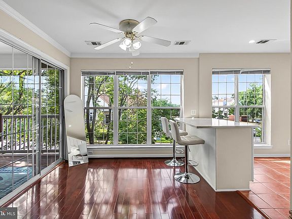 5th image of 8209 Crossbrook Ct Unit 202