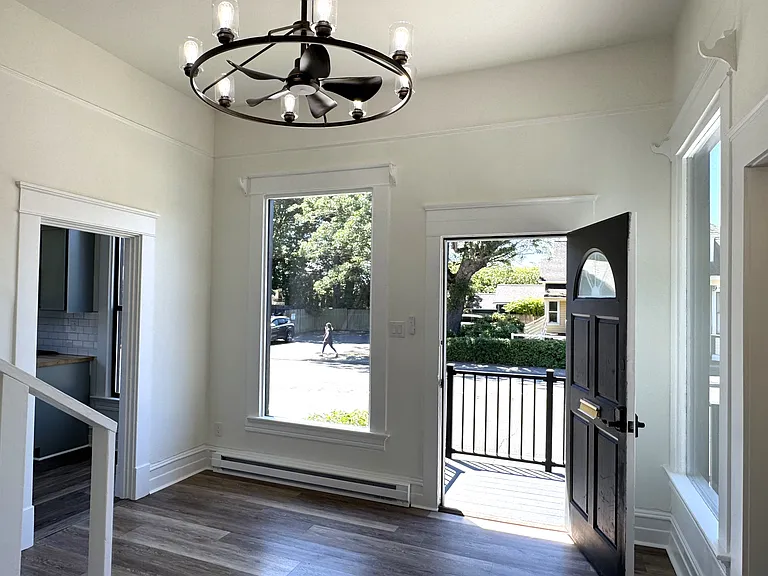 1012 Dupont St — Photo 5