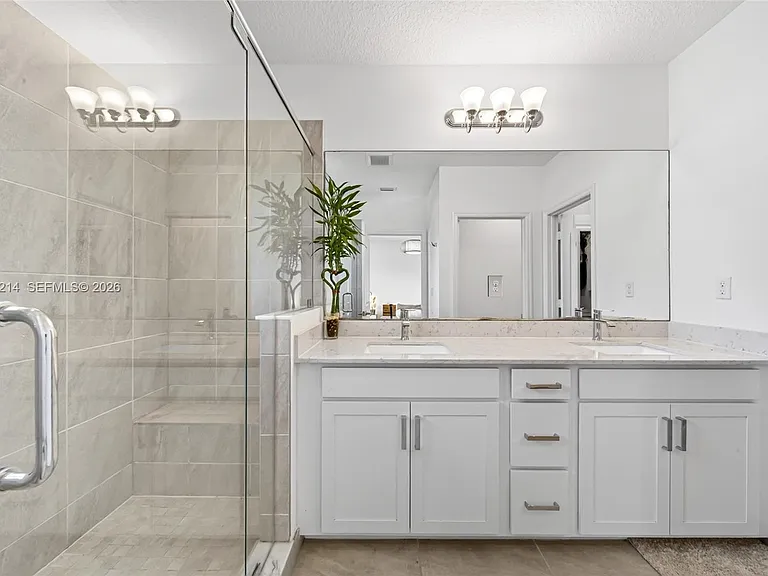 4349 Veleiros Ave — Photo 13