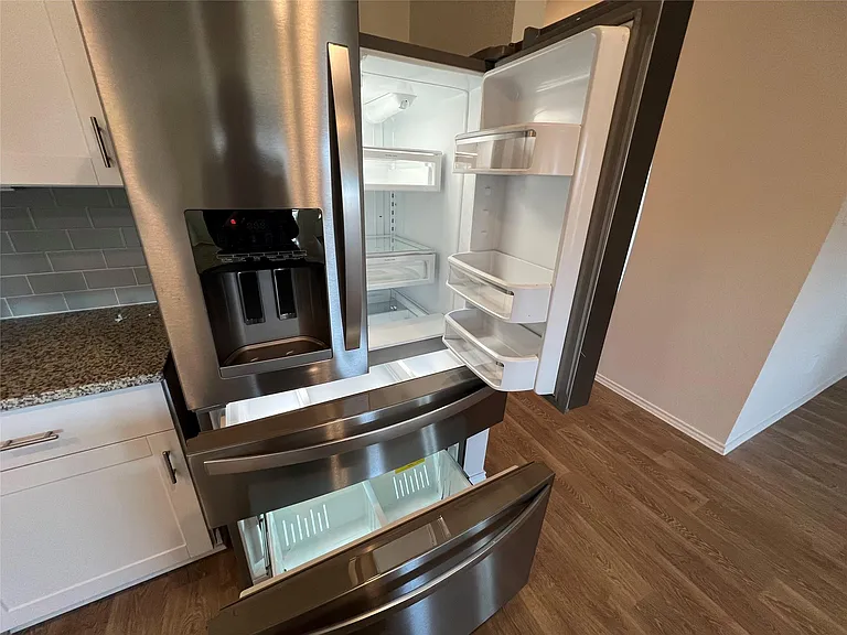 305 Wirecrested Dr — Photo 7