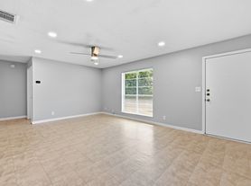2712 Saint Edwards Cir
