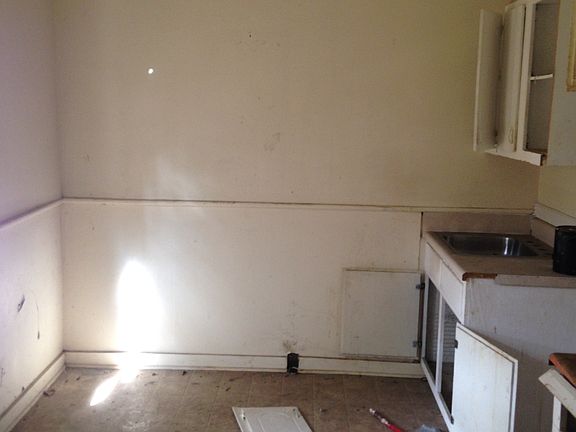 5th image of 204 10th Ave N