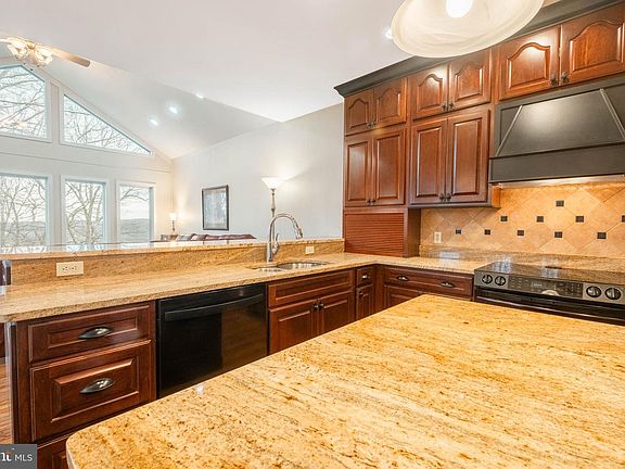 3rd image of 790 Sunset Ridge Dr