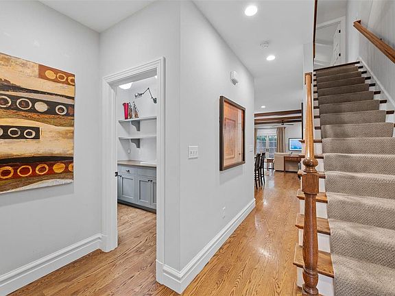 3rd image of 7430 Delmar Blvd #A