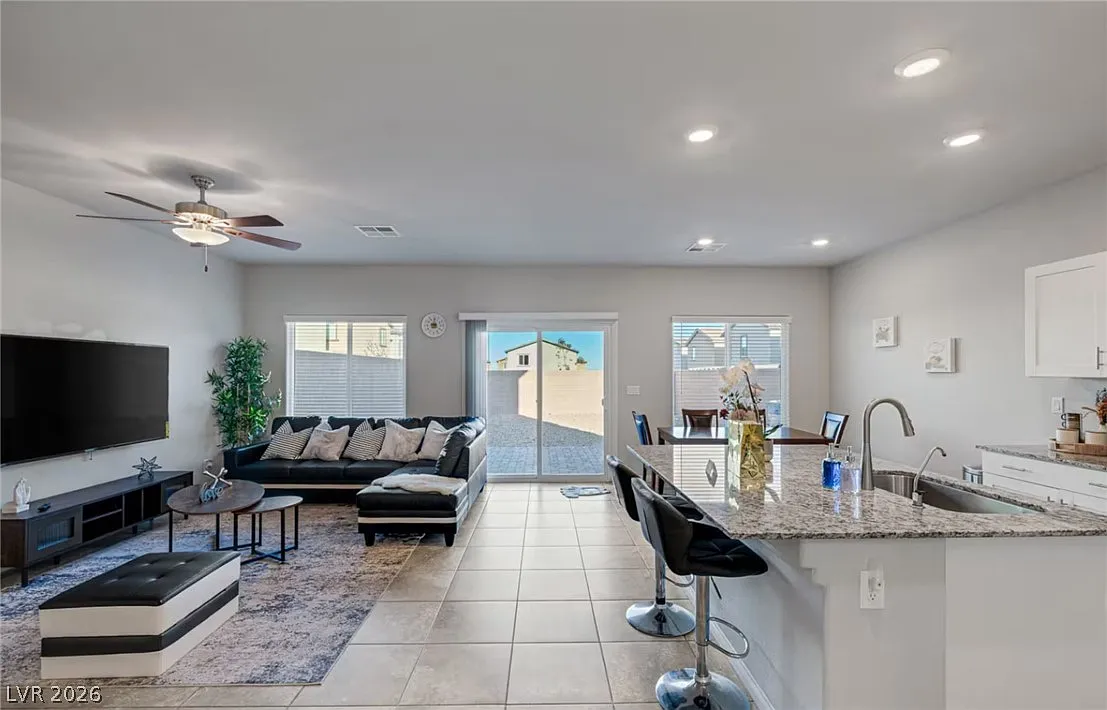 4 bed, 2.5 bath, 1866 sqft, $2,800 — Photo 3