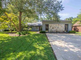111 Cherryhill Dr, Daphne, AL 36526