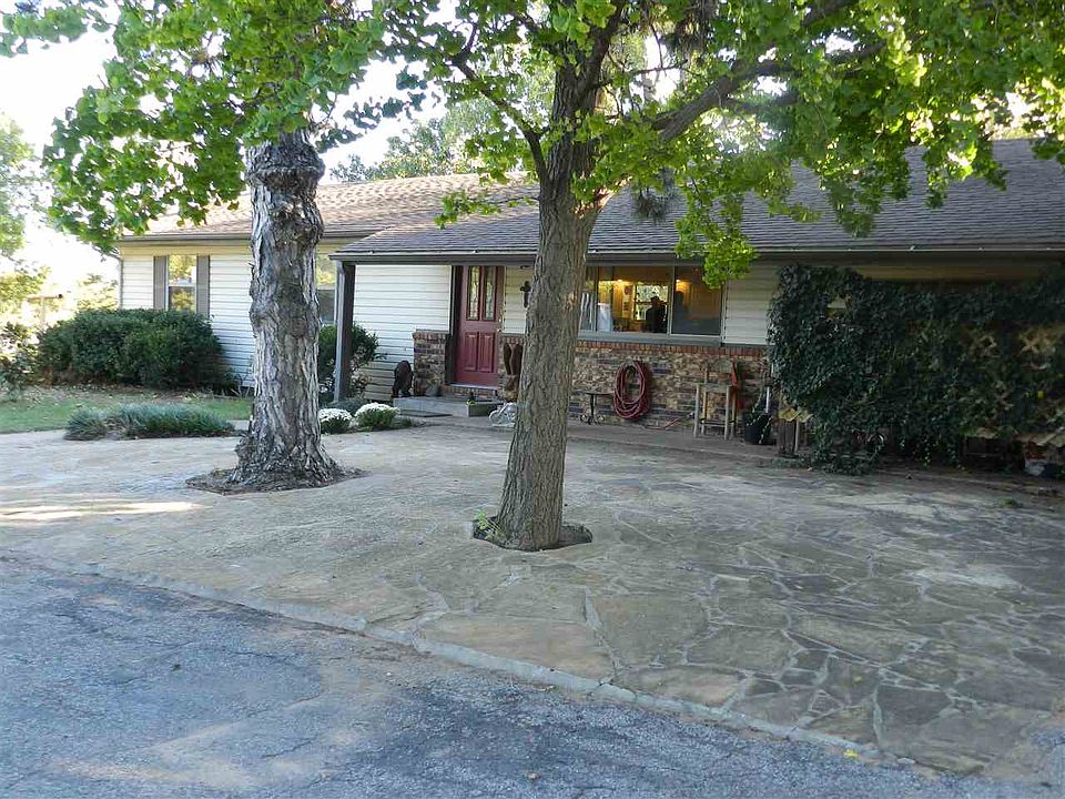1st image of 1213 W Phillips Ave