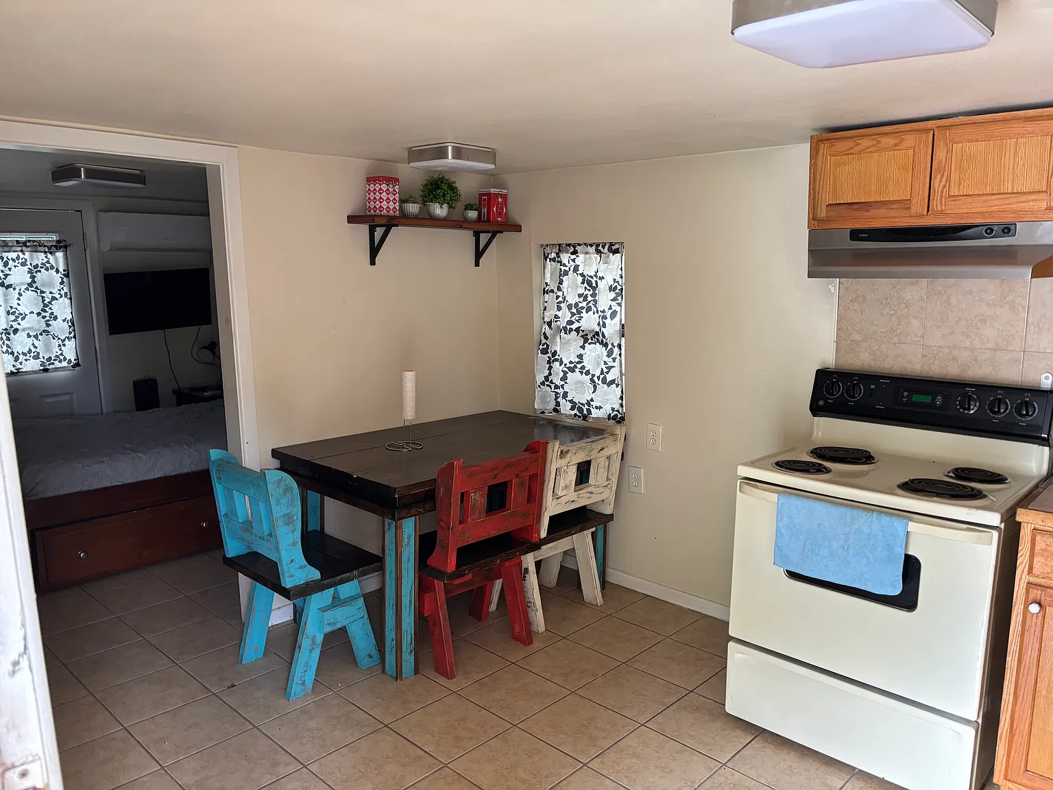 2105 Ebony Ave — Photo 2