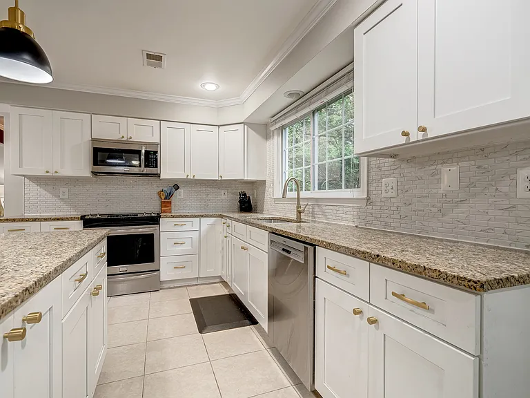 1219 Rowland Dr — Photo 16