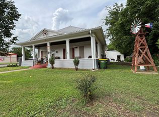211 W Sabine St, Groesbeck, TX 76642