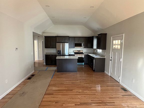5th image of 99 Blossom Street