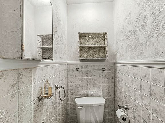 17th image of 6080 Gifford Ave